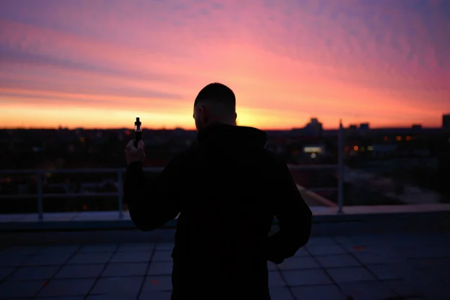 プルーム テック プラス 新 色 コンビニで並ぶ12色のラインナップ